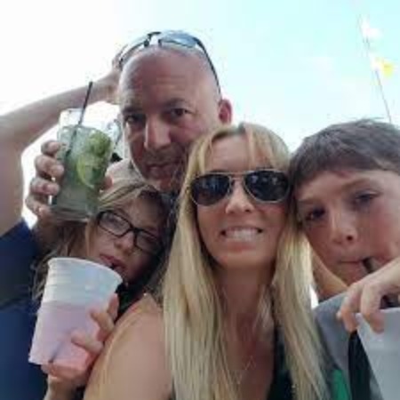 Ira Peskowitz with his wife Stephanie and two children.